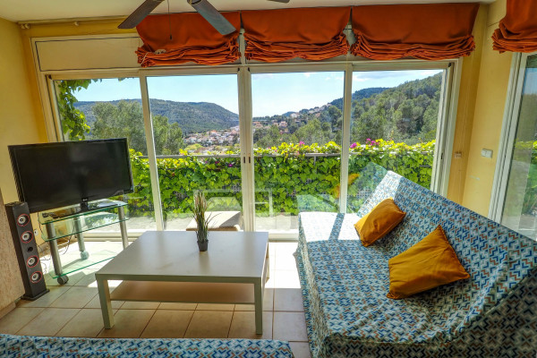 #11487 - The Magic Green | Holiday Rentals | Hello Homes Sitges