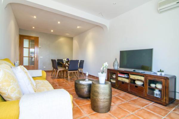 #11681 - Flowers Apartments | Holiday Rentals | Hello Homes Sitges