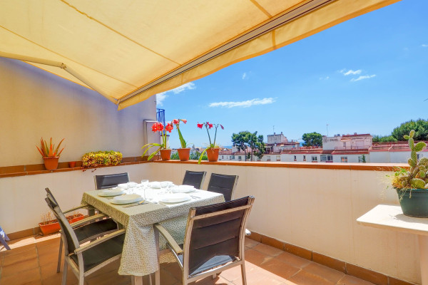 #11837 - Portman Duplex | Holiday Rentals | Hello Homes Sitges