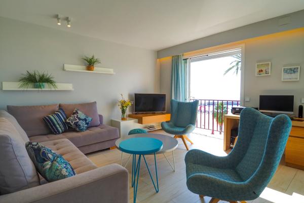 #12796 - Ribera Sunrise Penthouse | Holiday Rentals | Hello Homes Sitges