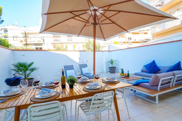 #13106 - Sebastian Patio | Lomavuokraus | Hello Homes Sitges