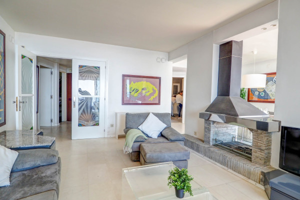 Modern, Well-Appointed Room