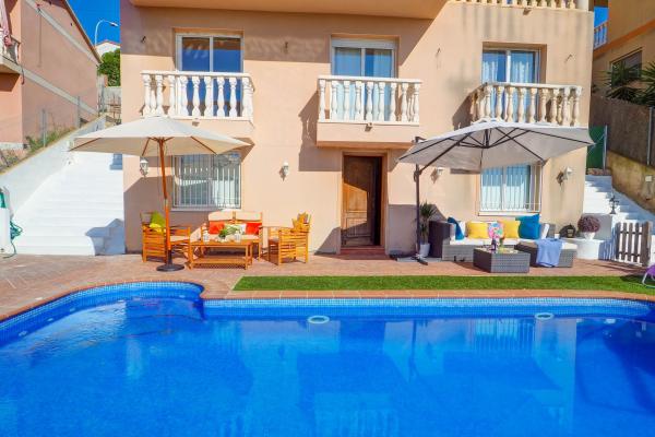 #14227 - Ohana House | Holiday Rentals | Hello Homes Sitges