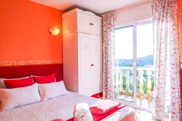 #14228 - Ohana House | Holiday Rentals | Hello Homes Sitges