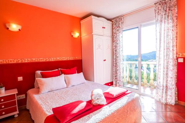 #14231 - Ohana House | Holiday Rentals | Hello Homes Sitges