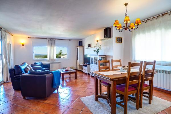 #14235 - Ohana House | Holiday Rentals | Hello Homes Sitges