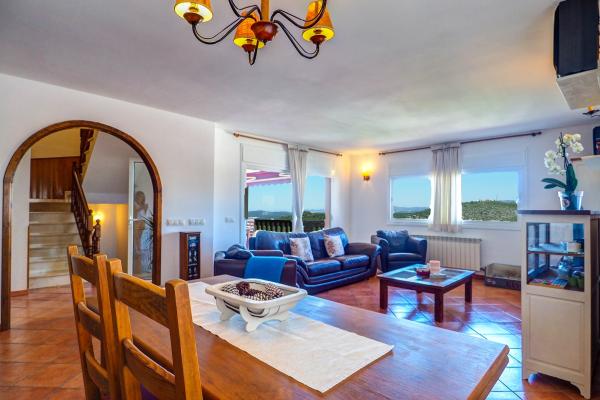 #14244 - Ohana House | Holiday Rentals | Hello Homes Sitges