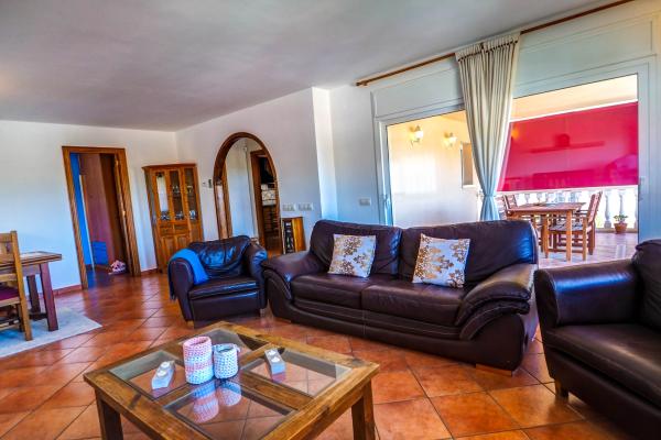 #14245 - Ohana House | Holiday Rentals | Hello Homes Sitges