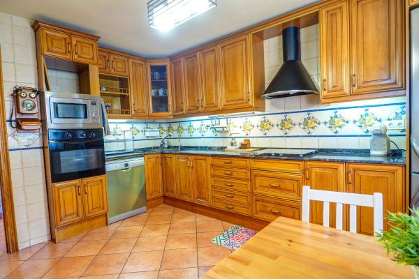 #14252 - Ohana House | Holiday Rentals | Hello Homes Sitges
