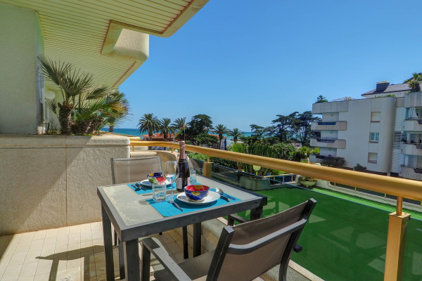 #14444 - Mediterraneo Seaview | Lomavuokraus | Hello Homes Sitges