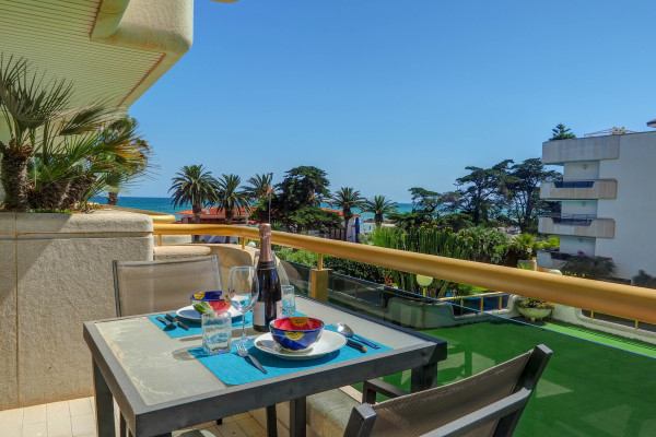 #14448 - Mediterraneo Seaview | Lomavuokraus | Hello Homes Sitges