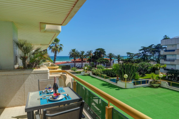 #14464 - Mediterraneo Seaview | Lomavuokraus | Hello Homes Sitges