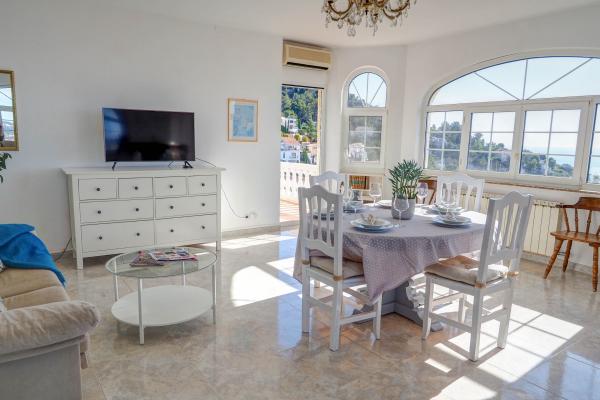 #15676 - Malvasia Family Sea View Apartment | Ferieudlejning | Hello Homes Sitges
