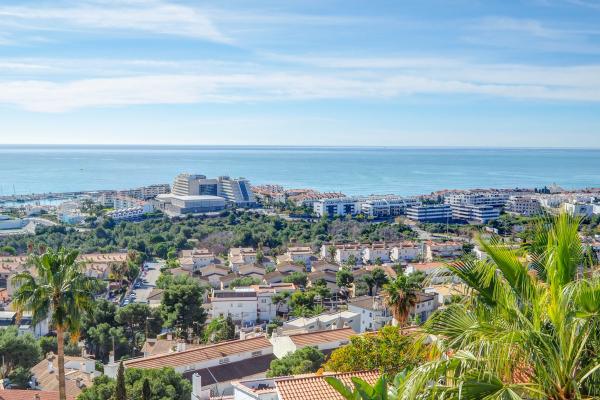 #15728 - Malvasia Family Sea View Apartment | Ferieudlejning | Hello Homes Sitges