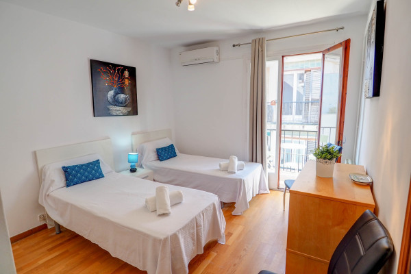 #15956 - Central Island Penthouse | Holiday Rentals | Hello Homes Sitges