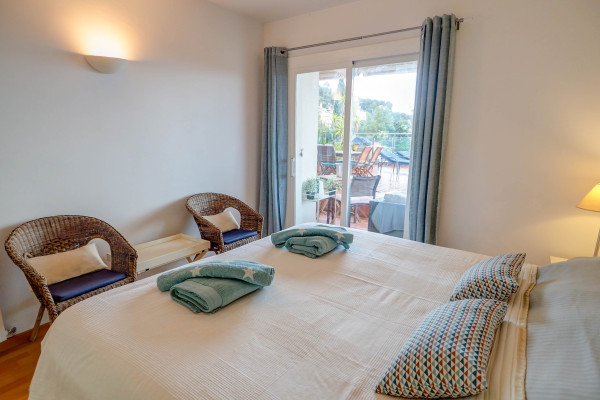 #16628 - Tropical Terrace Apartment | Holiday Rentals | Hello Homes Sitges