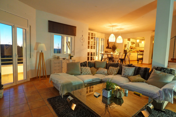 #16655 - Villa Elysian | Holiday Rentals | Hello Homes Sitges