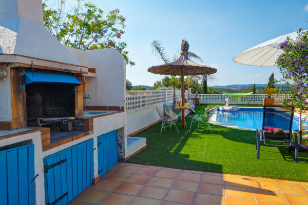#16671 - Villa Talaya | Holiday Rentals | Hello Homes Sitges
