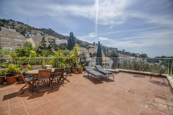 #16784 - Tropical Terrace Apartment | Holiday Rentals | Hello Homes Sitges