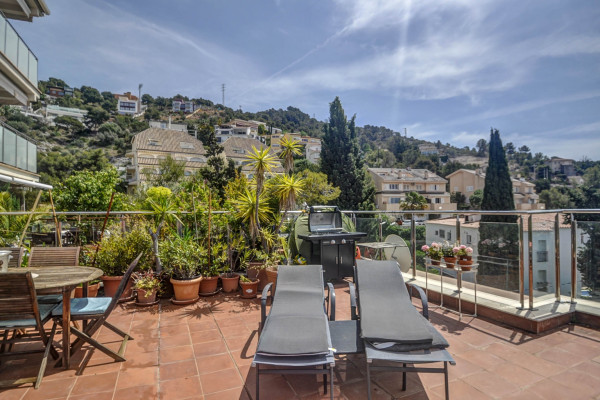 #16789 - Tropical Terrace Apartment | Holiday Rentals | Hello Homes Sitges