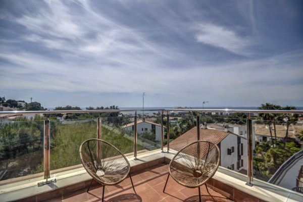 #16792 - Tropical Terrace Apartment | Holiday Rentals | Hello Homes Sitges