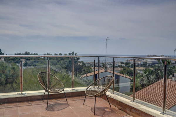 #16800 - Tropical Terrace Apartment | Holiday Rentals | Hello Homes Sitges
