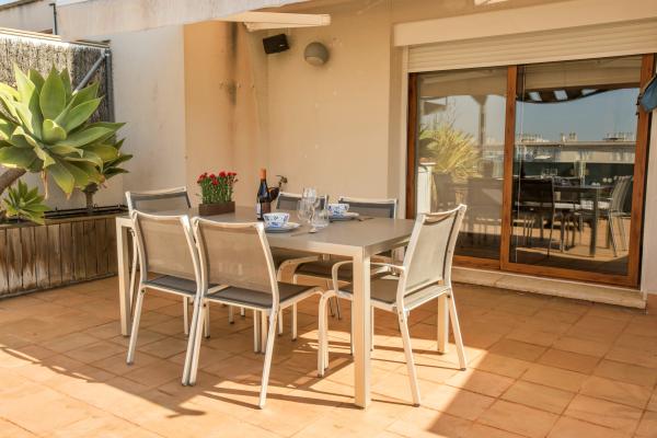 #16876 - Atico Los Condes | Lomavuokraus | Hello Homes Sitges