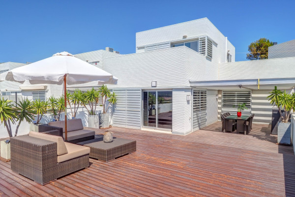 #17292 - Elora Penthouse with Sea Views | Holiday Rentals | Hello Homes Sitges