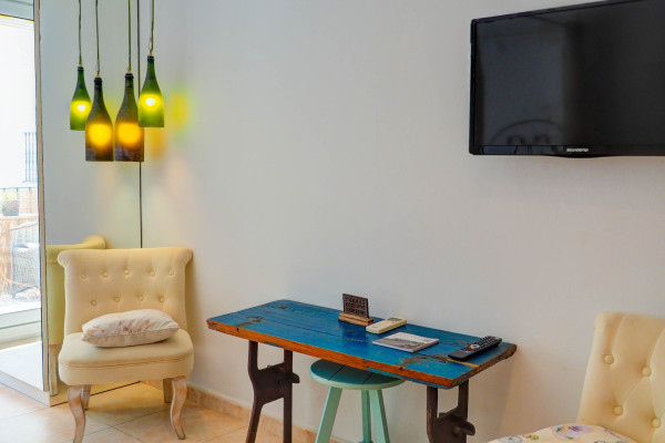 Modern, Well-Appointed Room