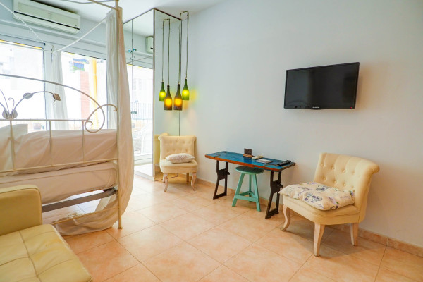 Modern, Well-Appointed Room