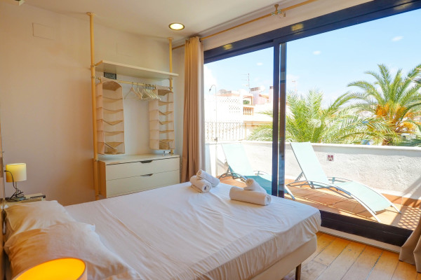 Modern, Well-Appointed Room