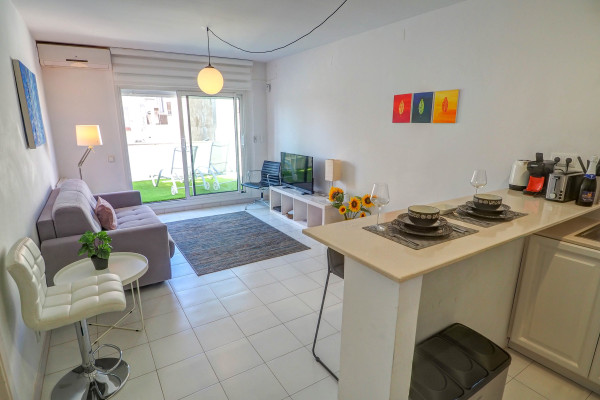 #17883 - White Penthouse | Ferieudlejning | Hello Homes Sitges