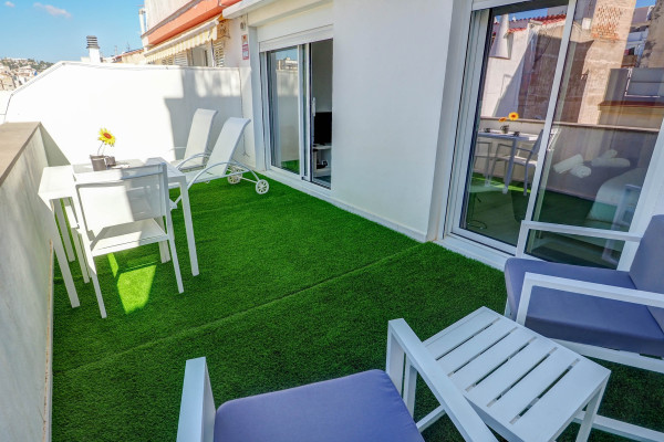 #17897 - White Penthouse | Ferieudlejning | Hello Homes Sitges