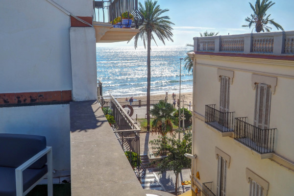 #17902 - White Penthouse | Ferieudlejning | Hello Homes Sitges