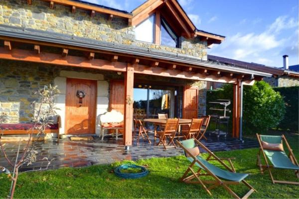 #18042 - Mountain Chalet | Ferieudlejning | Hello Homes Sitges