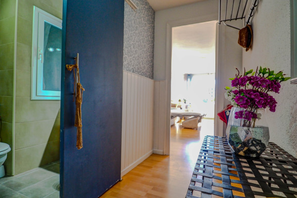 Modern, Well-Appointed Room
