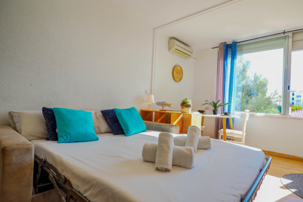 Modern, Well-Appointed Room