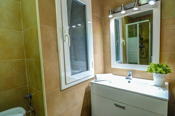Modern, Well-Appointed Room