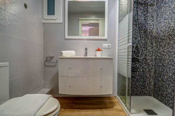 Modern, Well-Appointed Room
