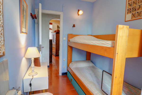  - Red Velvet Apartment