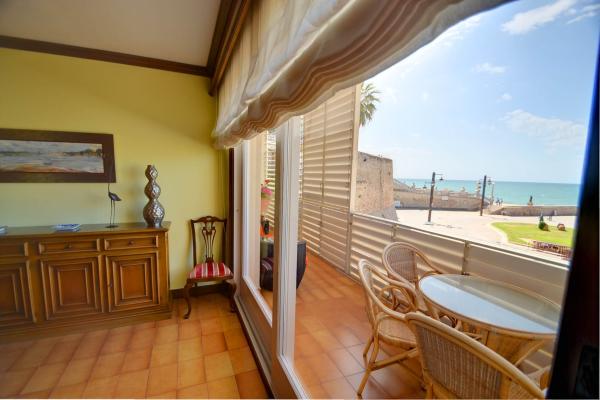 #2987 - Casa del Mar | Holiday Rentals | Hello Homes Sitges