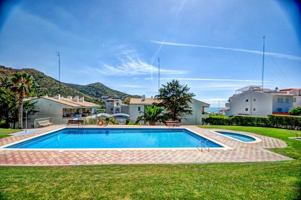#29890 - The Beach Studio | Holiday Rentals | Hello Homes Sitges