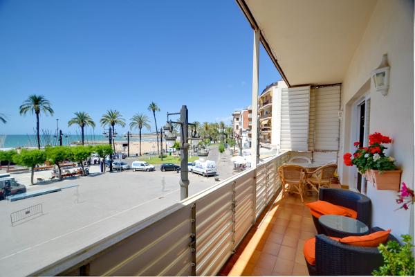 #2992 - Casa del Mar | Holiday Rentals | Hello Homes Sitges