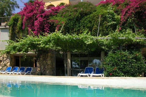 #3190 - CASA ROCA | Holiday Rentals | Hello Homes Sitges