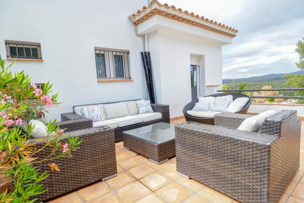 #32693 - Villa Elysian | Holiday Rentals | Hello Homes Sitges