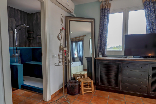 #32704 - Villa Elysian | Holiday Rentals | Hello Homes Sitges