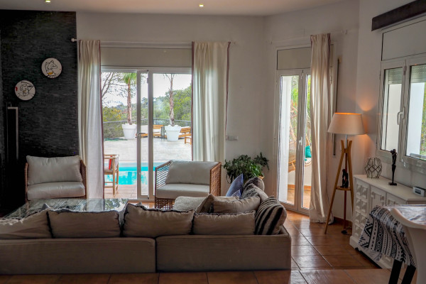 #32720 - Villa Elysian | Holiday Rentals | Hello Homes Sitges