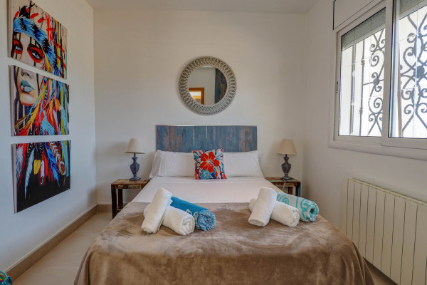 #32745 - Villa Talaya | Holiday Rentals | Hello Homes Sitges