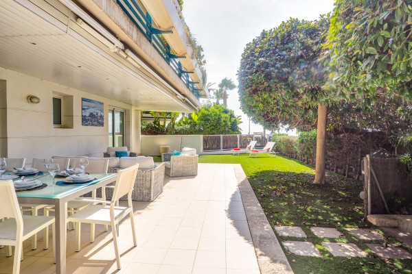 #33977 - Luxury Seaview Apartment | Lomavuokraus | Hello Homes Sitges