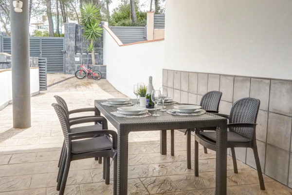#35943 - Villa Papallona | Holiday Rentals | Hello Homes Sitges